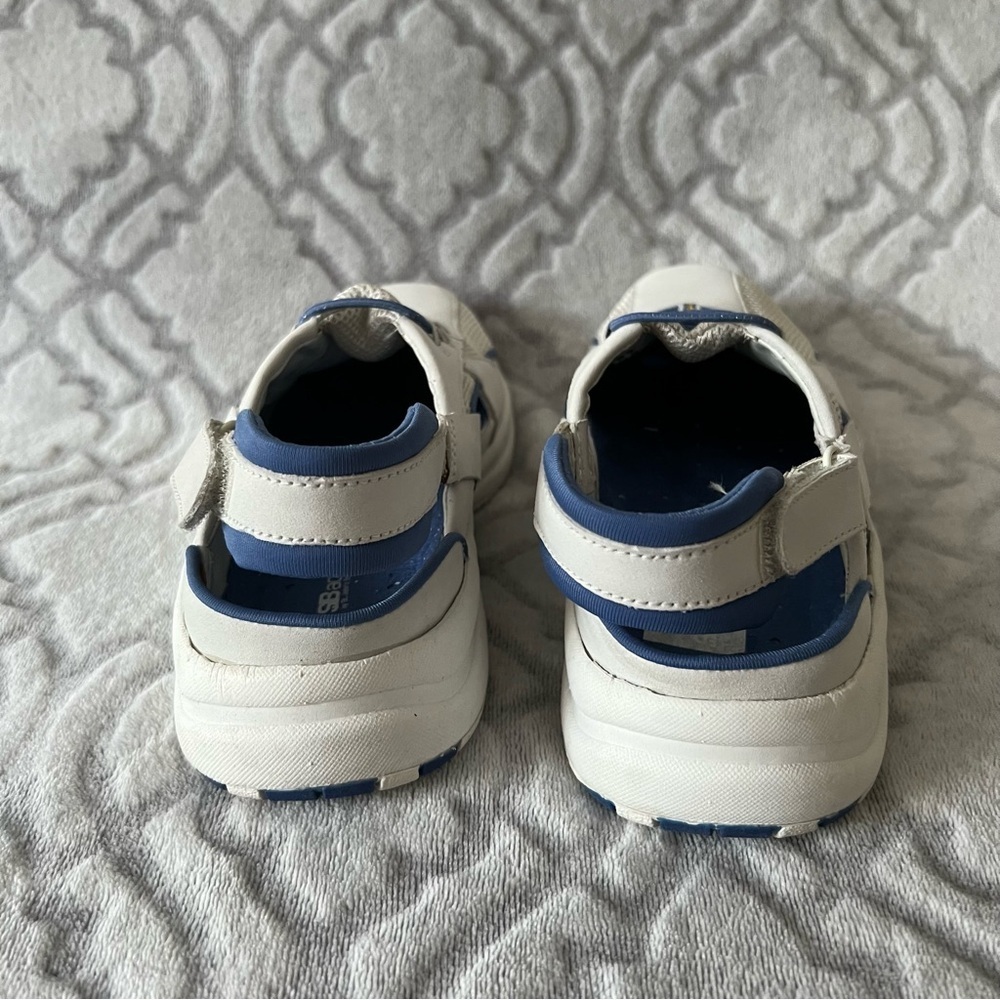 SJB Active by St. John’s Bay White Sneakers 7.5M - Picture 5 of 13